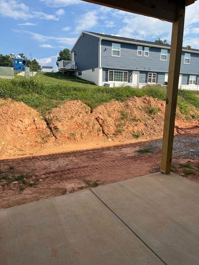 Building Photo - Salem Run Apartments Phase 2