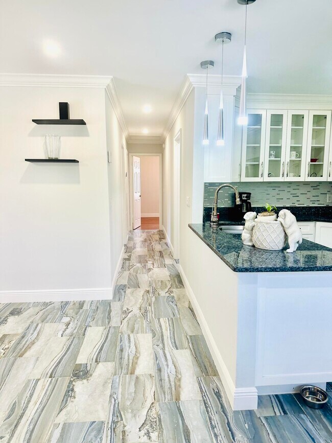 Building Photo - 1104 Neoga St