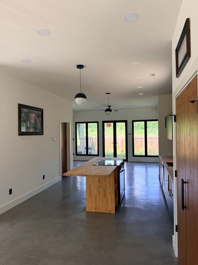 Building Photo - Contemporary Modern Living in North Knoxville! 37917 - 3 Bedroom, 2.5 Bath Stunning 2-story Conte...