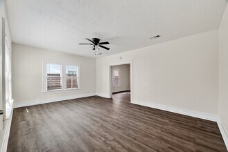 Building Photo - 1511 Scharpe St