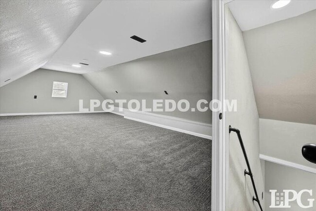 Building Photo - 2025 Caledonia St