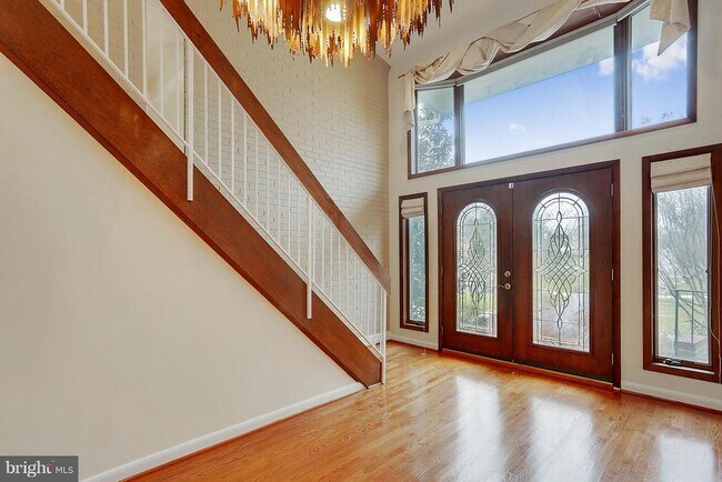 Building Photo - 9801 Clydesdale St