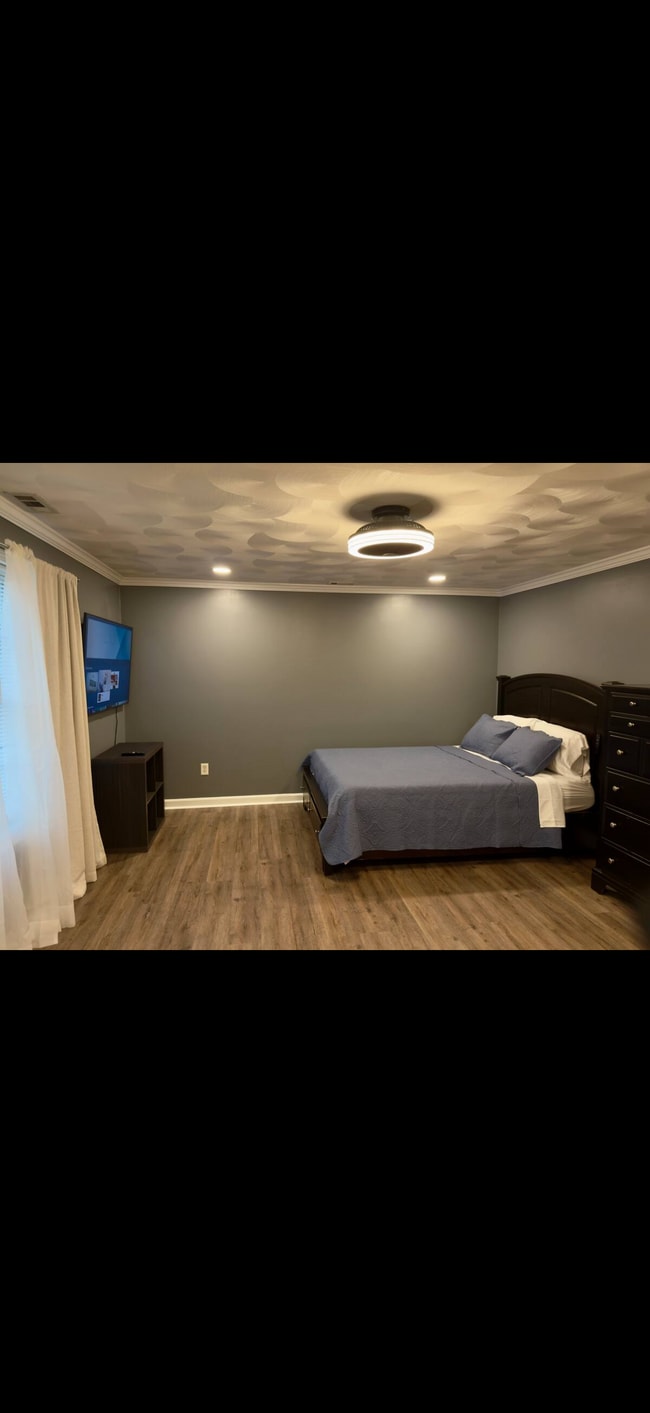 Building Photo - 63 Henry St