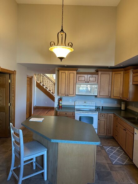 Building Photo - 419 E Grand Ave