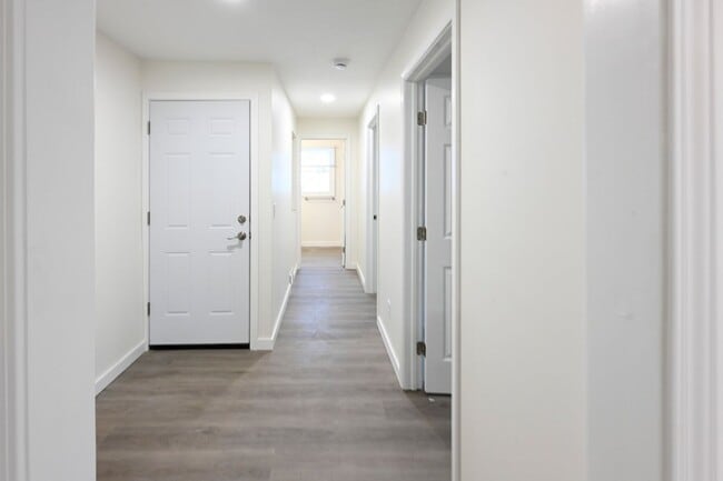 Building Photo - 108 Western Ave