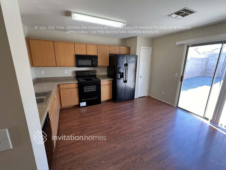 Building Photo - 12648 N Main St