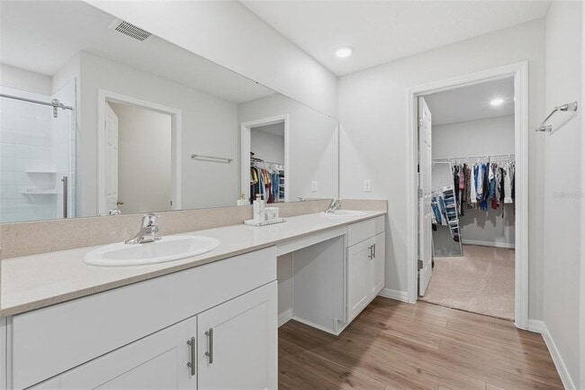 Building Photo - 1330 Current Pl