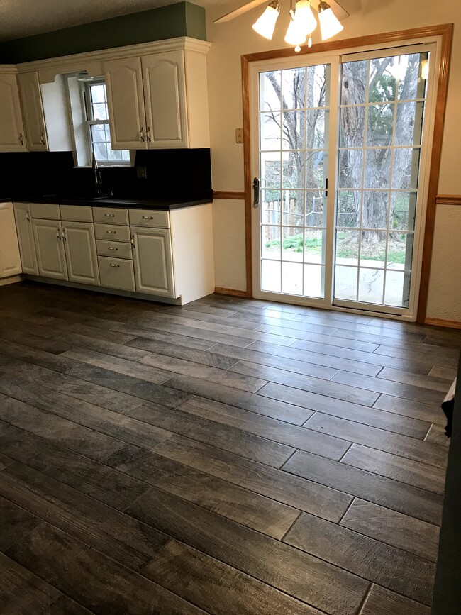 Dining Area - 505 Noble Dr