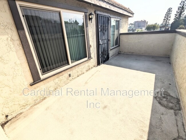 Building Photo - 917 Cabrillo Dr
