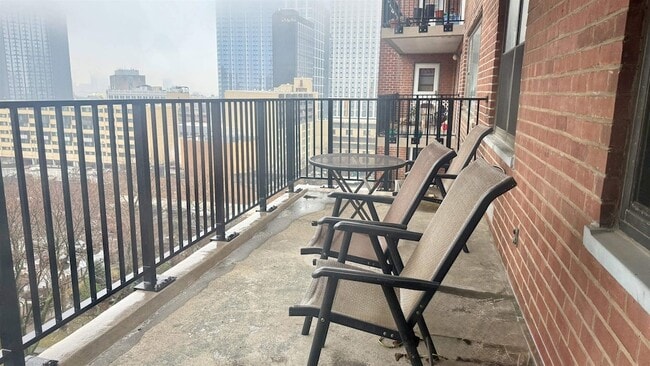 Building Photo - 225 St Pauls Ave