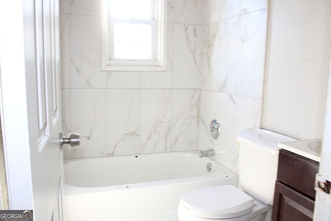 Building Photo - 700 Neal St NW