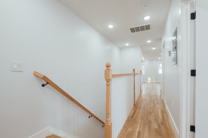 Building Photo - 90 Hollywood Ave