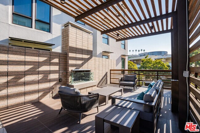 Building Photo - 6030 S Seabluff Dr