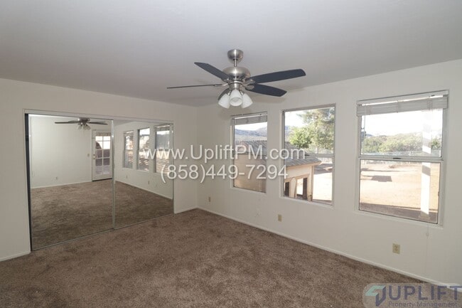 Building Photo - 4 Bedroom 2.5 Bath in San Diego Country Es...