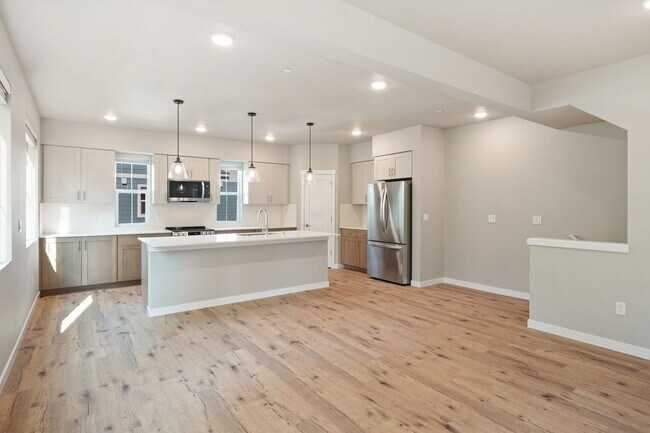 Building Photo - NEW Bothell Townhome | 4 Bedroom | $3,900