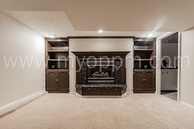 Building Photo - Completely Remodeled! 3 Bedroom / 3 Bathro...