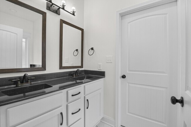 Building Photo - 525 Woodtrace Dr