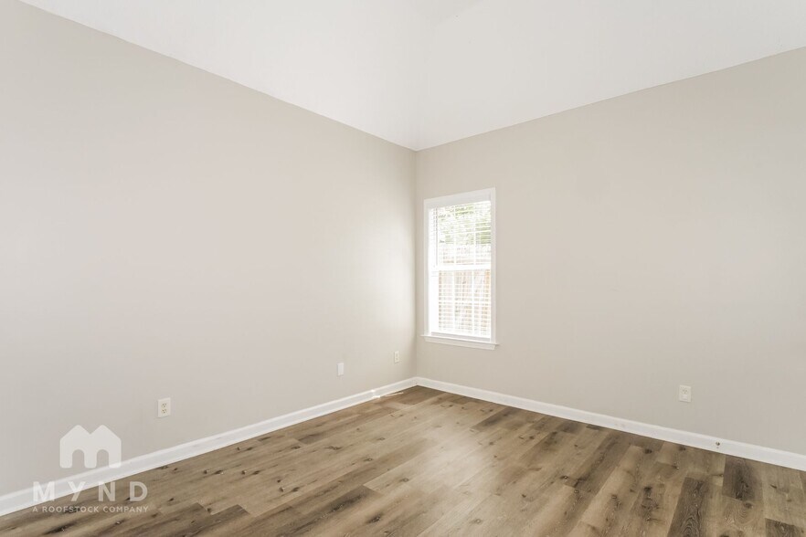 Building Photo - 8647 Rogers Park Ave