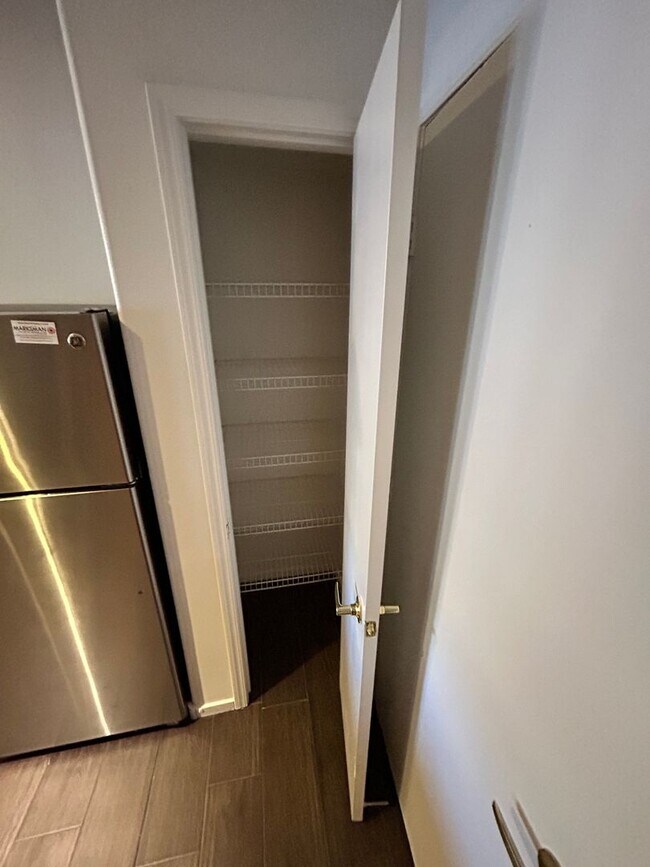 Building Photo - Beautiful unfurnished 2 bedroom in the Southwest (Rainbow and 215)