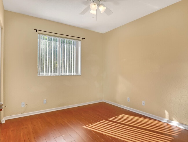 Building Photo - 2226 Oakmont Dr