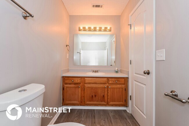 Building Photo - 5781 Creekside Dr