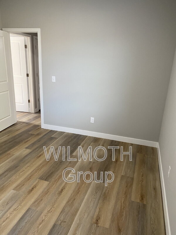 Building Photo - 929 N Beville Ave