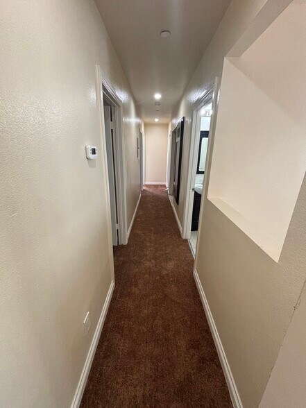 Building Photo - 156 E 67th St