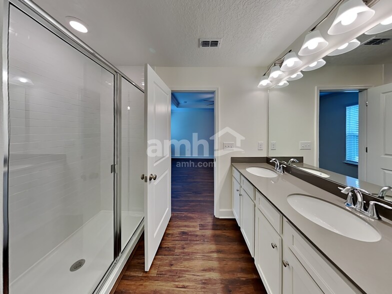 Building Photo - 1115 Walden Pond Dr
