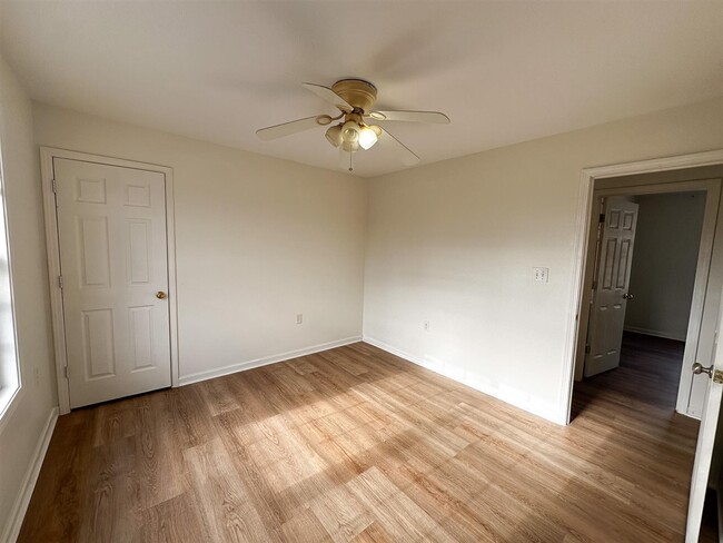 Building Photo - 1225 N Lee Dr