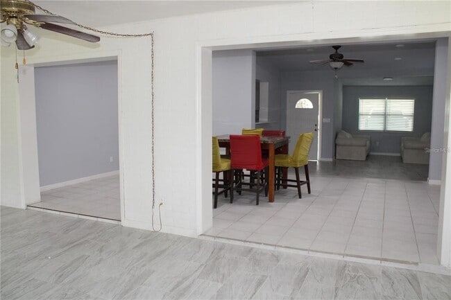 Building Photo - 8859 Robin Rd