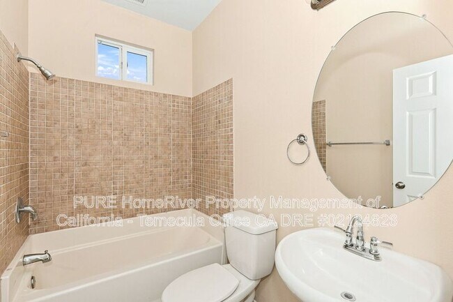 Building Photo - 31281 E Pointe Ct