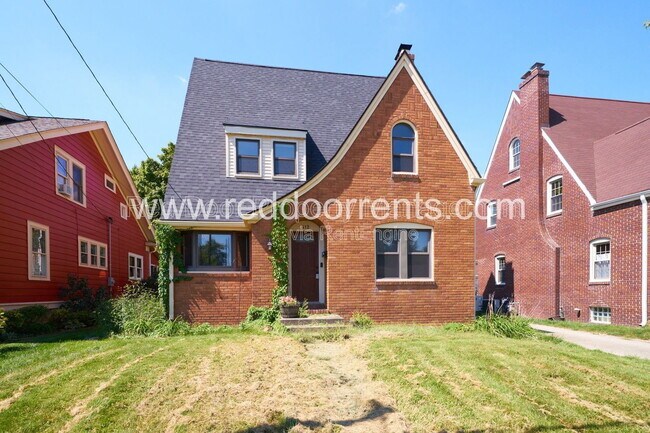 Building Photo - 412 N Merrill St