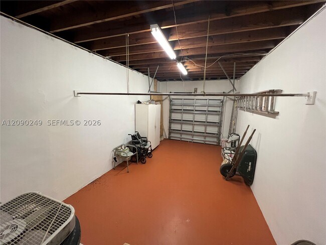 Building Photo - 260 W 15th St