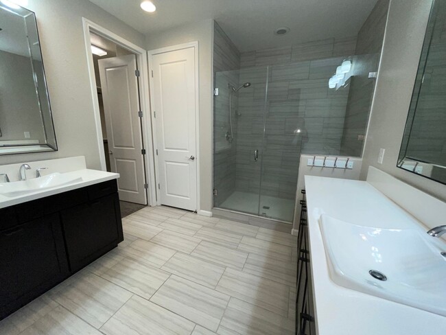 Building Photo - Beautiful Home in 55+ Community