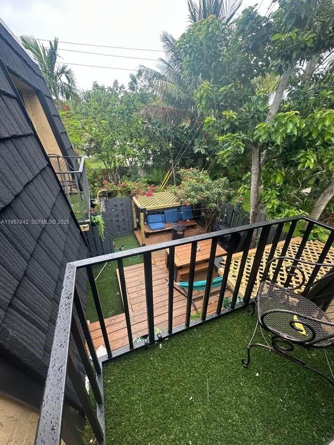 Building Photo - 283 Woodland Rd