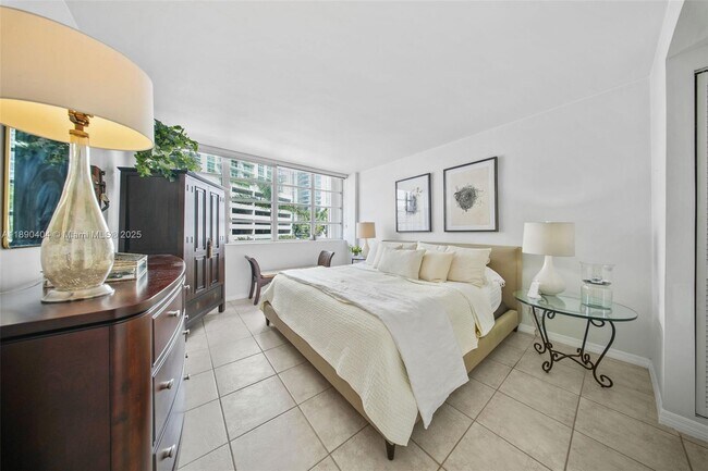Building Photo - 1408 Brickell Bay Dr