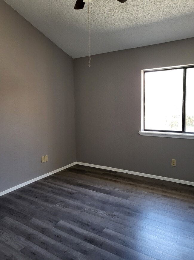 Building Photo - 1517 Prado Del Sol Dr