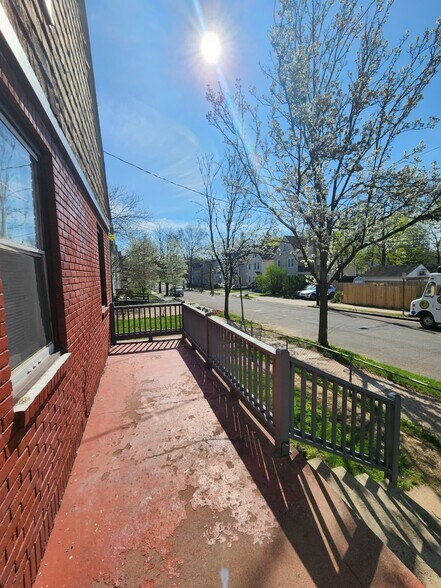 Building Photo - 383 Newhall St