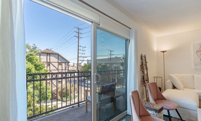 Building Photo - 141 S Clark Dr