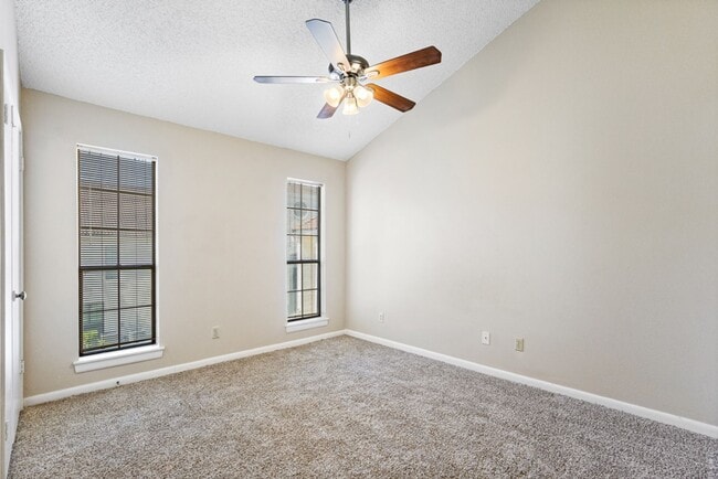 Building Photo - 2255 Thousand Oaks Dr