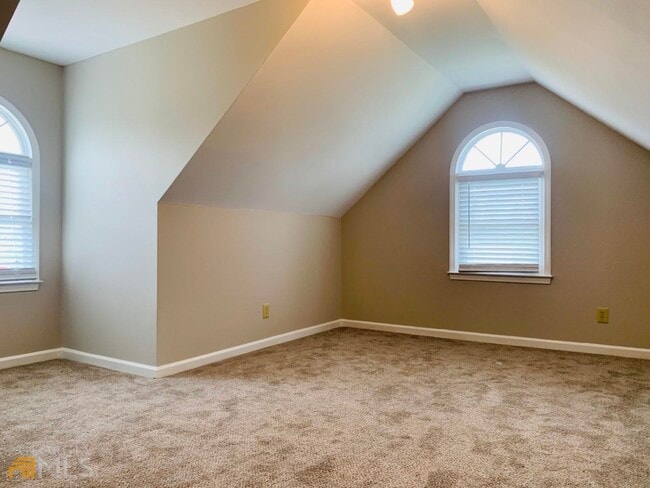 Building Photo - 61 Garden Hills Dr