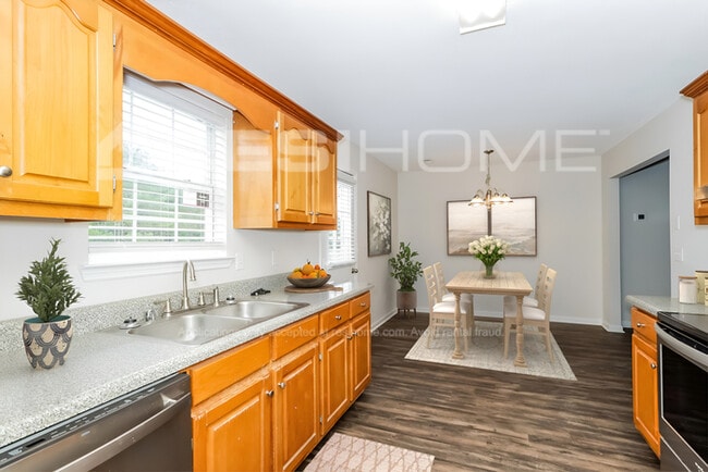 Building Photo - 116 Meadow Green Dr