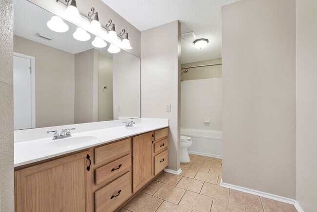 Building Photo - Spacious Two-Story Home in Schertz, TX