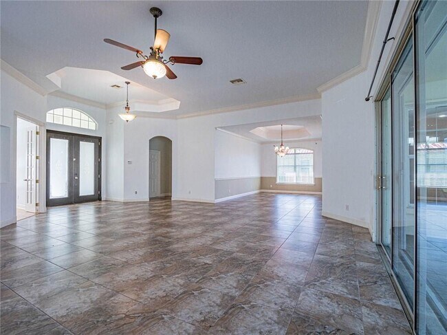 Building Photo - 5836 Pine Ridge Cir