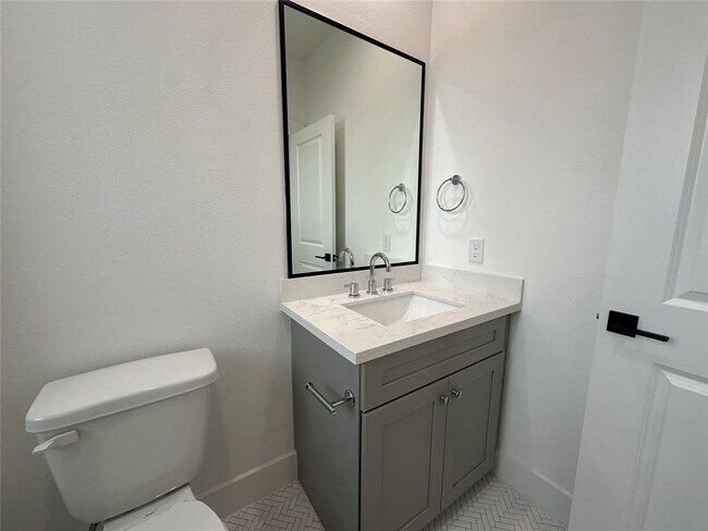 Building Photo - 2828 Versailles Oak Ln