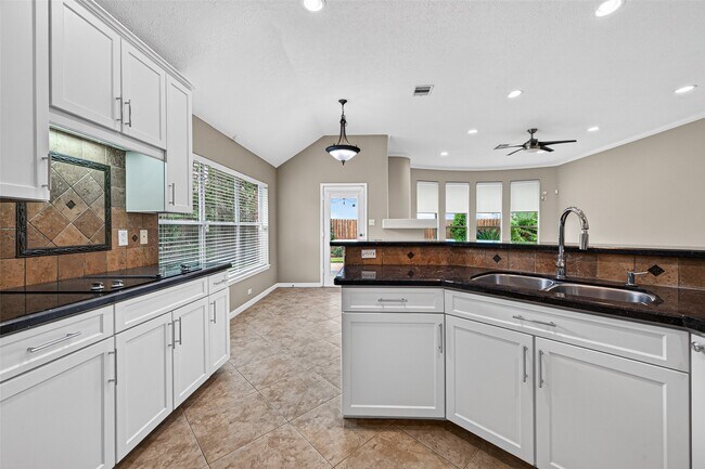 Building Photo - 1103 Parkhaven Ln