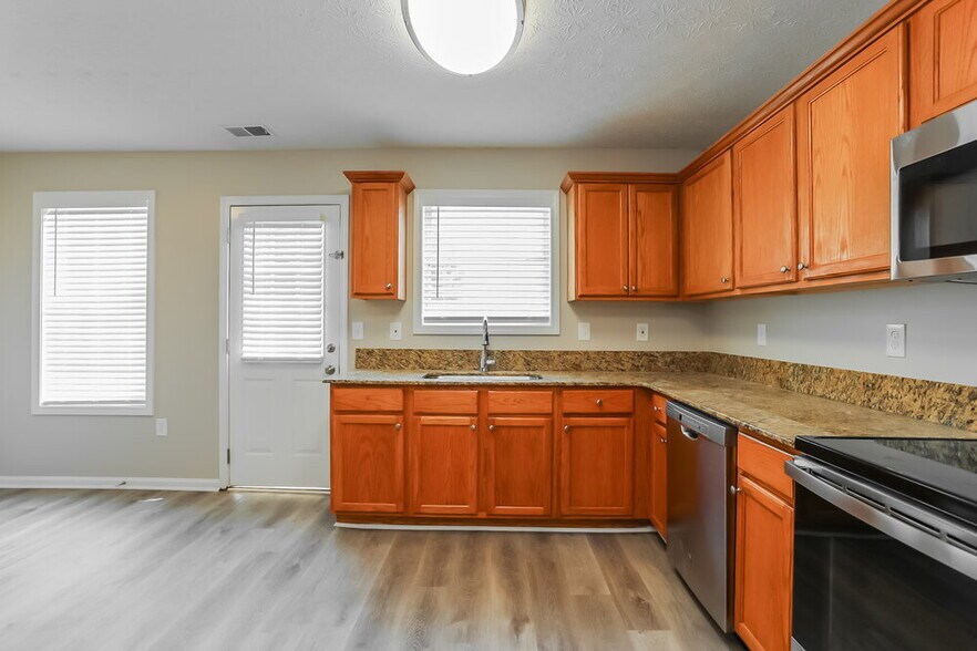 Building Photo - 733 Sinclair Way