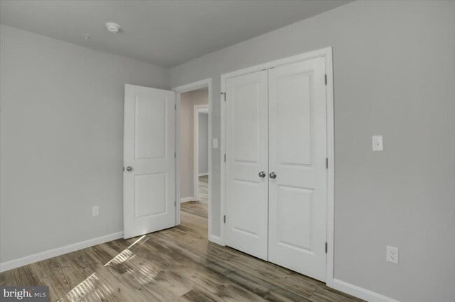 Building Photo - 30 W Dahlgren St