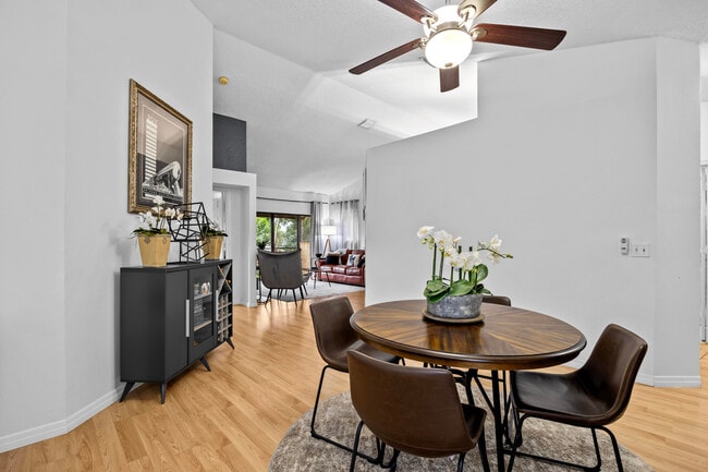 Building Photo - 15 Vía De Casas Sur