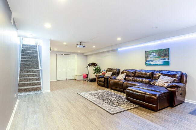 Building Photo - 756 Woodewind Dr